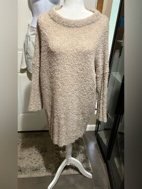 Peruvian Luxury - Bouclé Long Sleeve Sweater - Creamy Tan Runs very Large